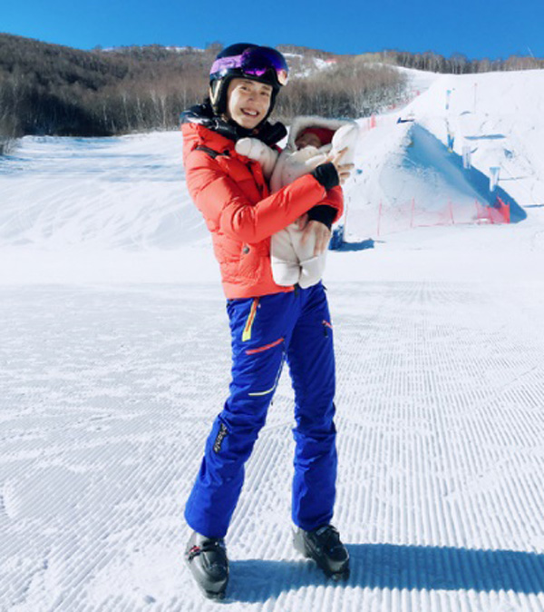 国内首部滑雪剧集《我的单板女孩》剧中雪服成热搜