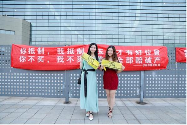 2018十大经典打call现场出炉！00后小正太、87岁老奶奶谁最疯狂？