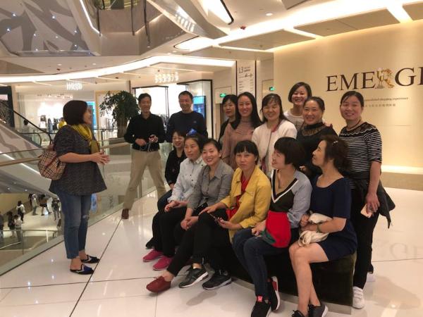 詠华红日养老院团建侧记：不得了，竟去陆家嘴偷师？