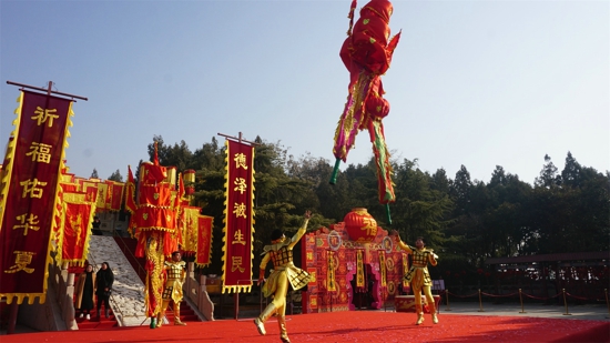 开封庙会看这里：舞中幡炫绝技 燃爆翰园传统演艺
