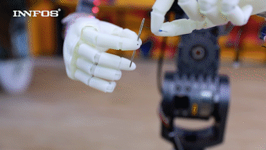 INNFOS智能机器人XR1亮相MWC用SCA技术的人形服务机器人