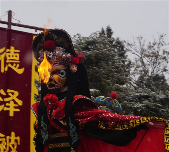 开封庙会：川派变脸木偶，还会喷火，你看过吗?