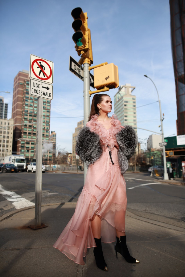 Benative本那艺术鞋履系列亮相2019纽约时装周，引领国潮新风尚