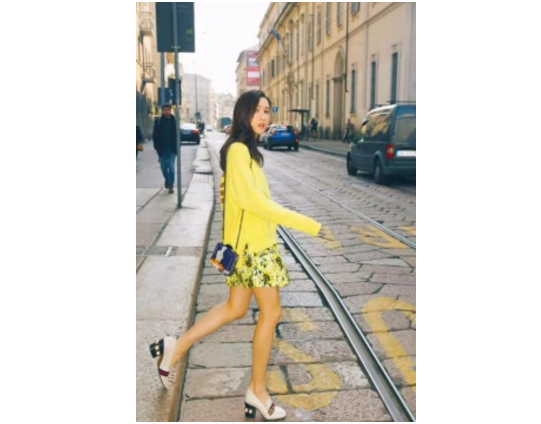 潘紫妍应邀出席米兰时装周 尽显俏皮低调女王范