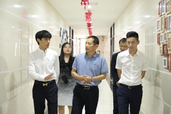 山西省商务厅电子商务处处长郭小中一行莅临维汝堂集团调研指导电子商务工作