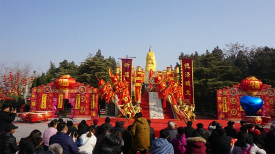 开封庙会看这里：舞中幡炫绝技 燃爆翰园传统演艺