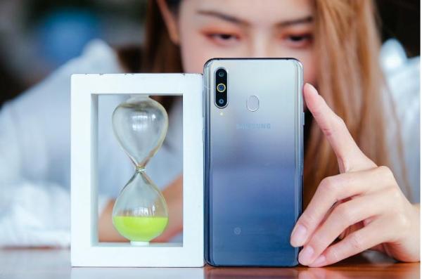 黑瞳全视屏+骁龙710，三星Galaxy A8s给你极致游戏体验