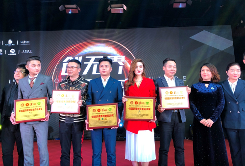 蔻辰创新新品闪耀美博会！创始人徐楠楠亮相连获大奖