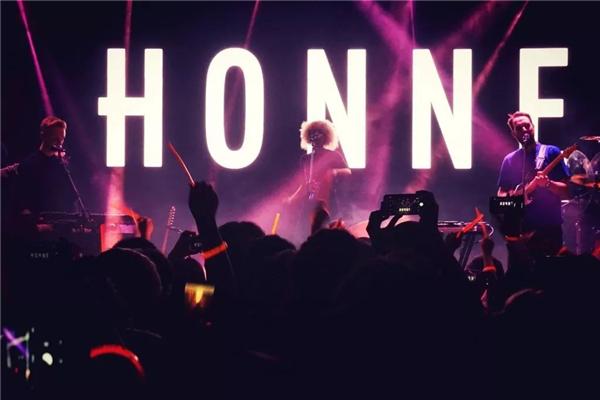 酷狗抢鲜听英国灵魂双人组HONNE联手RM＆周笔畅演绎热单金曲