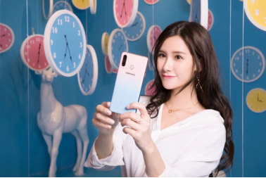 爱美之心，只有三星Galaxy A8s独角精灵版最懂