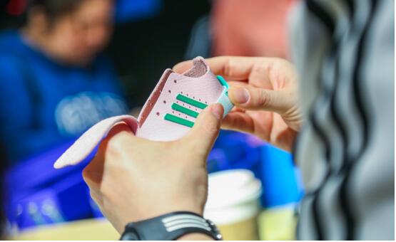 北京全新阿迪达斯“运动时尚品牌体验店”东方广场开幕