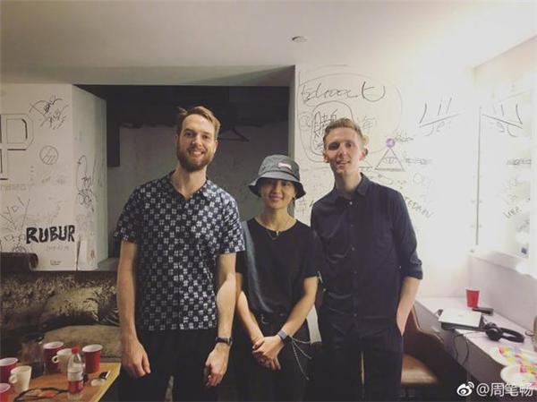 酷狗抢鲜听英国灵魂双人组HONNE联手RM＆周笔畅演绎热单金曲