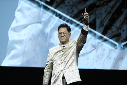 三星Galaxy Fold亮相中国 开创移动智能终端新品类