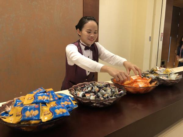 春光食品携“海南新味”登博鳌亚洲论坛 椰子系列饼干成为茶歇“抢手货”