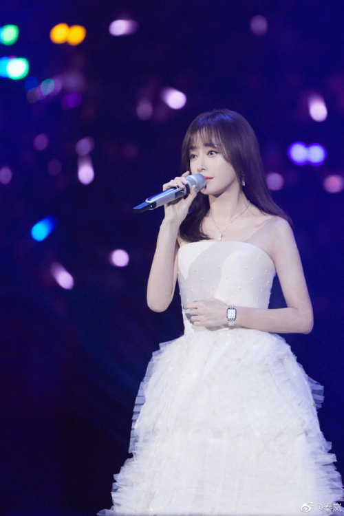 我们扒出了“白月光”秦岚小姐姐的护肤保湿秘诀-------ORBIS DEFENCERA！