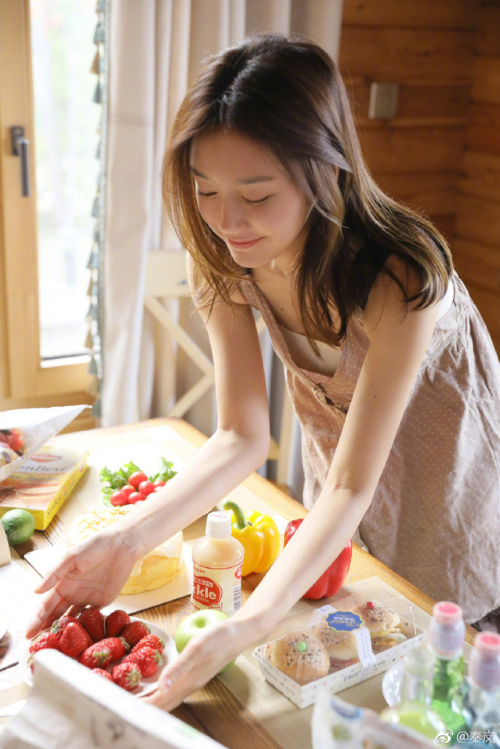 我们扒出了“白月光”秦岚小姐姐的护肤保湿秘诀-------ORBIS DEFENCERA！