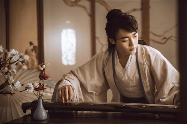 新晋古风男神妖蝠新歌《赶考》上线酷狗 评论秒破999+