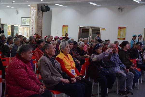 夕爱工程以演艺温暖寿星城