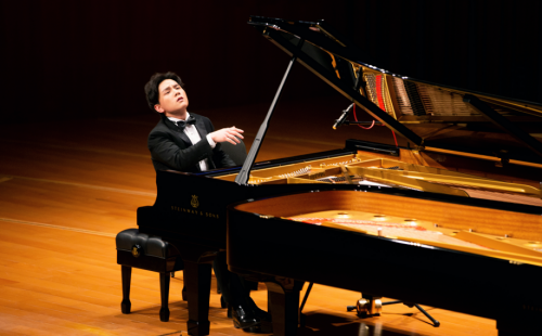 江苏大剧院举办世界知名钢琴家公益普及课