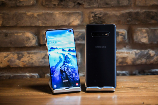 三星Galaxy S10系列遭抢购，为技术买单成消费趋势