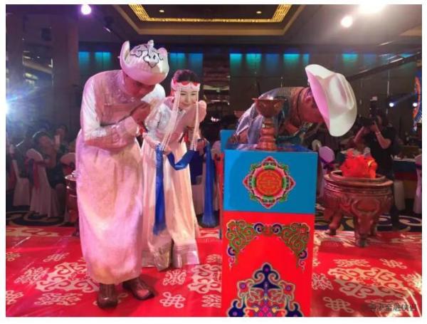 港漂妈妈阿汝娜：当内蒙草原女汉子爱上香港绅士.....