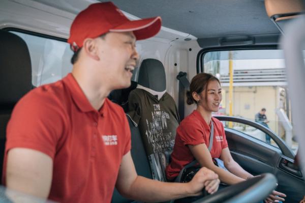 “港版劳拉”爆红后现状：计划加入快狗打车，成为一名货车司机