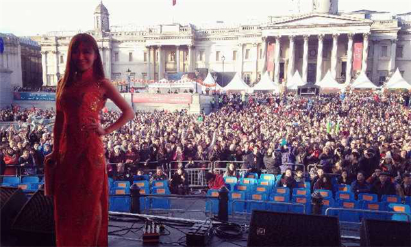 美兰迪代表亚洲女性登伦敦特拉法加广场舞台