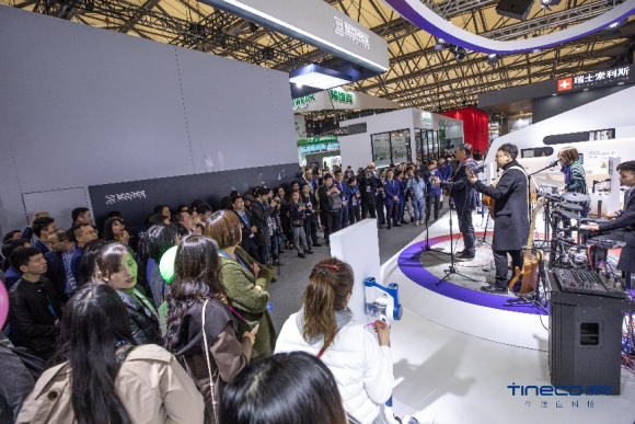 TINECO添可携全球首台智能无线吸尘器PURE ONE亮相AWE