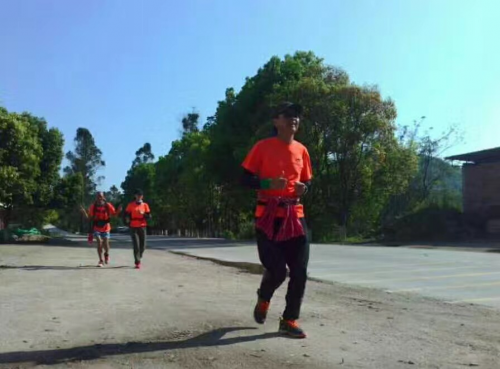 奔跑中国的路上，63岁的他无惧前路，勇敢追梦！