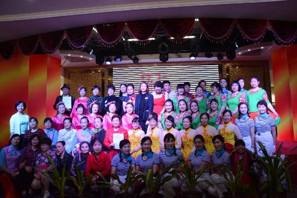 夕爱工程以演艺温暖寿星城