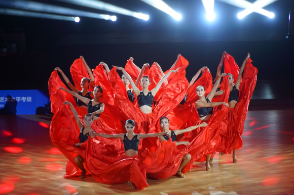 金陵春舞四月天，迷人激情圆舞曲——首届2019中国·南京国标舞全国国标舞盛会开幕典礼