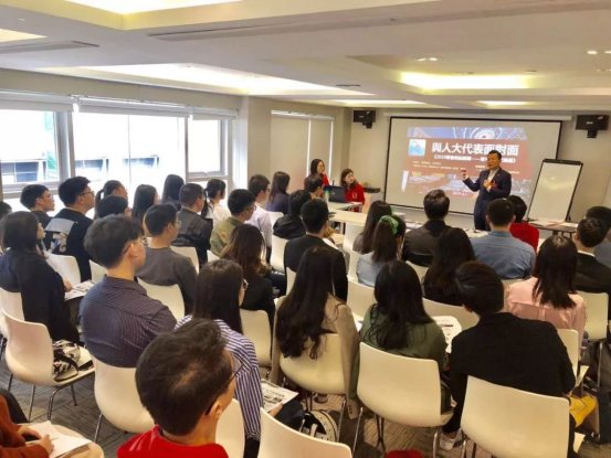 香港优才国际教育开创先河 举办两会热点青年分享会