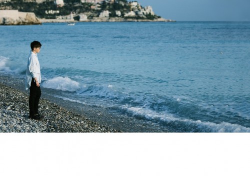 中欧旅游年欧盟旅游亲善大使毛不易畅游法国西班牙，解读欧洲风情