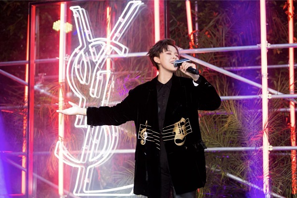 YSL如何抢位中国口红经济？答案是天猫超级品牌日