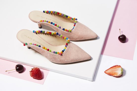 “包小姐与鞋先生”这家店不仅会玩颜色，还将饰品搬到了鞋子上！