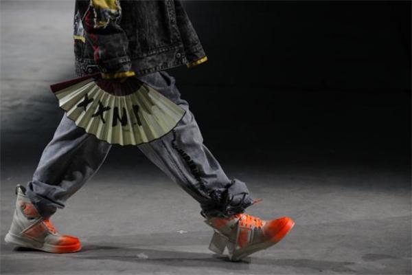 INXX带来2019 A/W "SuperstrINg/超弦" Fashion Show