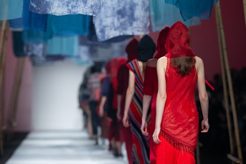 JICHENG2019FW绣染乃发生 用炫彩染料演绎中国元素