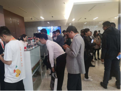 包嘟嘟带你打卡联通合作伙伴大会的网红展点