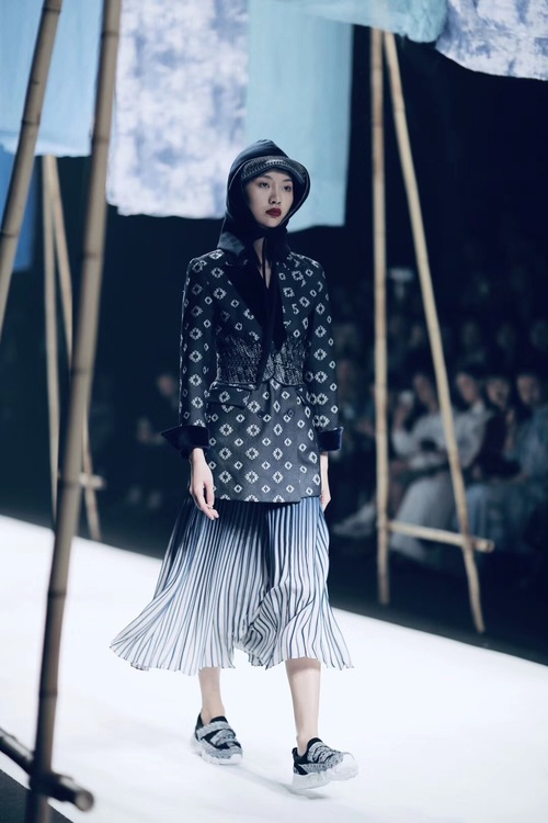 JICHENG2019FW绣染乃发生 用炫彩染料演绎中国元素