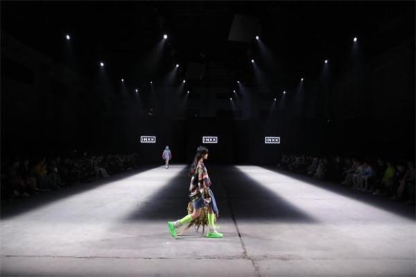 INXX带来2019 A/W "SuperstrINg/超弦" Fashion Show