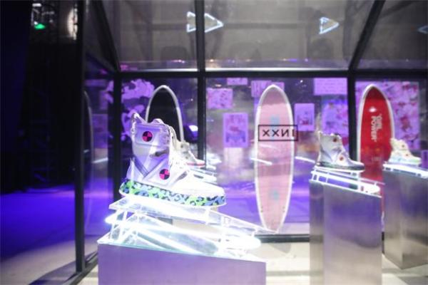 INXX带来2019 A/W "SuperstrINg/超弦" Fashion Show