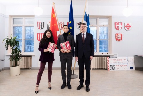 中欧旅游年欧盟旅游推广大使韩东君芬兰奥地利时尚旅行大片尽显风度