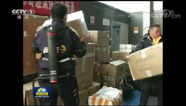 德邦快递员“钢甲加身”，从此搬大件举重若轻