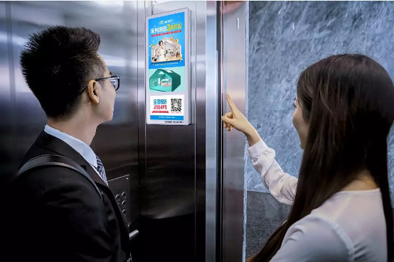 电梯广告如何制造让人欲罢不能的感官刺激？