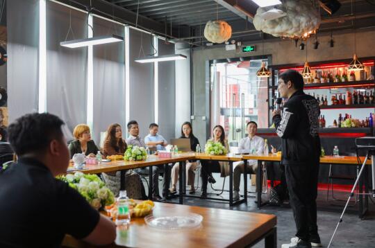 广州市广告行业协会代表团与青葱新媒体举行“明星IP社交电商”分享会