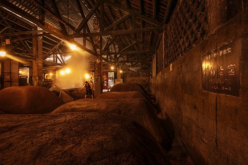 五粮液：汇聚“五”之精华，酿造传世美酒