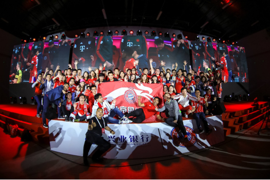 与仁共兴，传奇锋霸携600中国球迷见证拜仁登顶顶