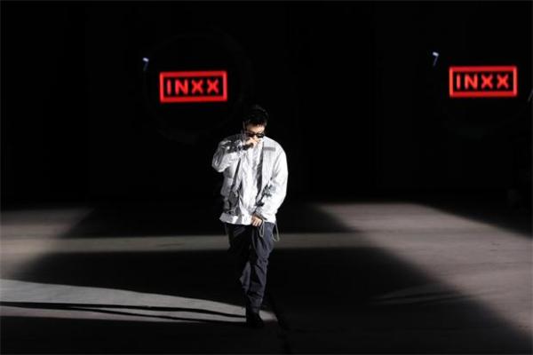 INXX带来2019 A/W "SuperstrINg/超弦" Fashion Show