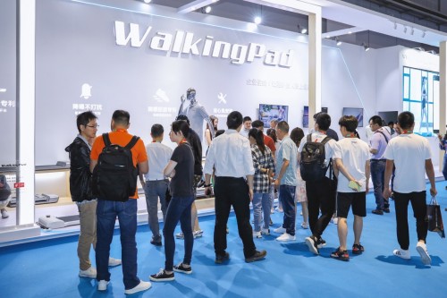 WalkingPad走步机亮相上海体博会：家庭轻运动时代已经来临