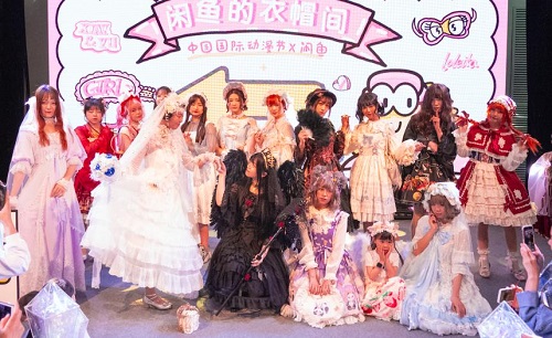 lo裙只有白富美能玩？闲鱼让贫民窟女孩花一分钱逆袭成全场焦点